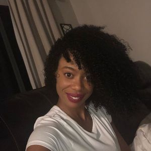 Meet your Posher, Mandi-simone